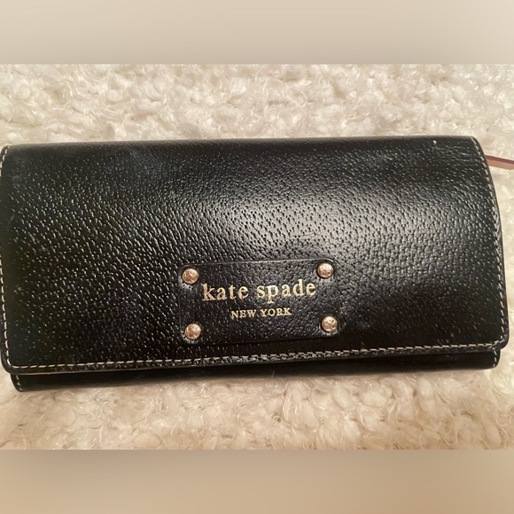kate spade Handbags - Kate Spade Wellesley Wallet in Black
